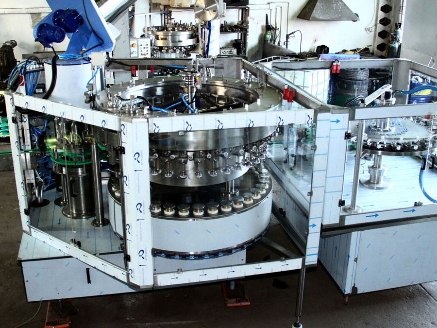 production, réparation, entretien de machines et équipements pour l'embouteillage de boissons et liquides Pologne