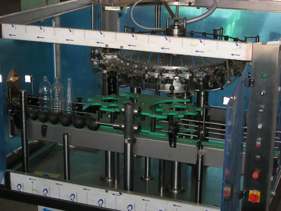 production, réparation, entretien de machines et équipements pour l'embouteillage de boissons et liquides Pologne