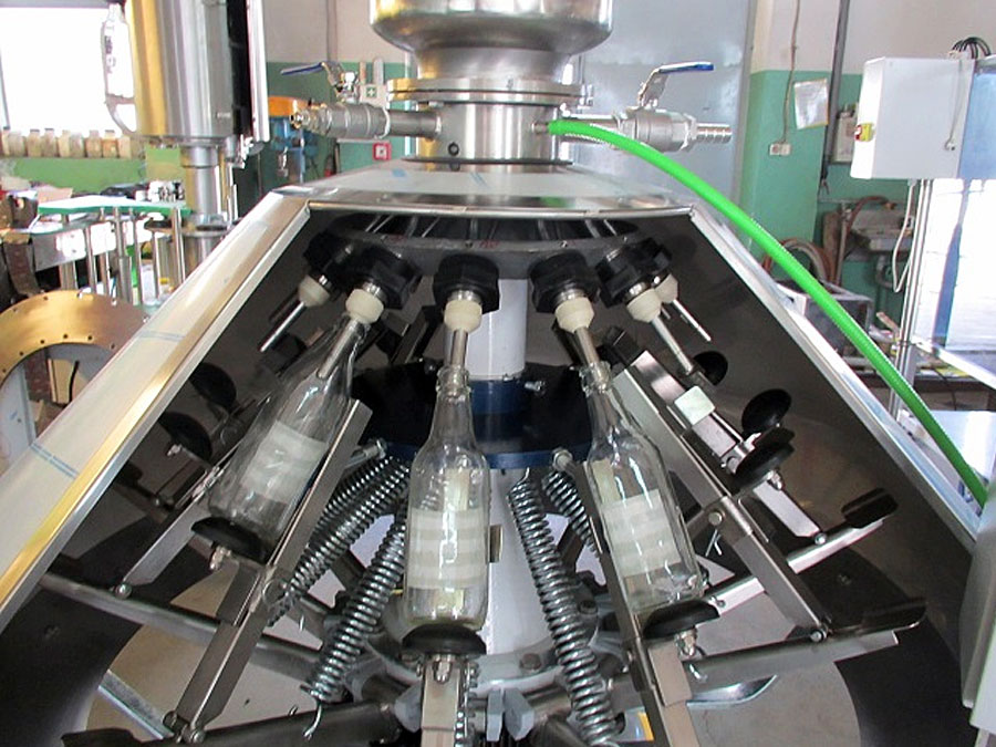 production, réparation, entretien de machines et équipements pour l'embouteillage de boissons et liquides Pologne