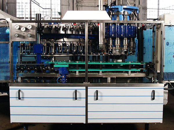 production, réparation, entretien de machines et équipements pour l'embouteillage de boissons et liquides Pologne