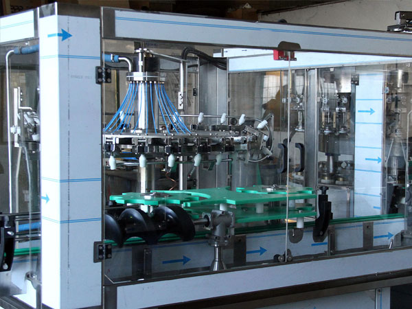 production, réparation, entretien de machines et équipements pour l'embouteillage de boissons et liquides Pologne
