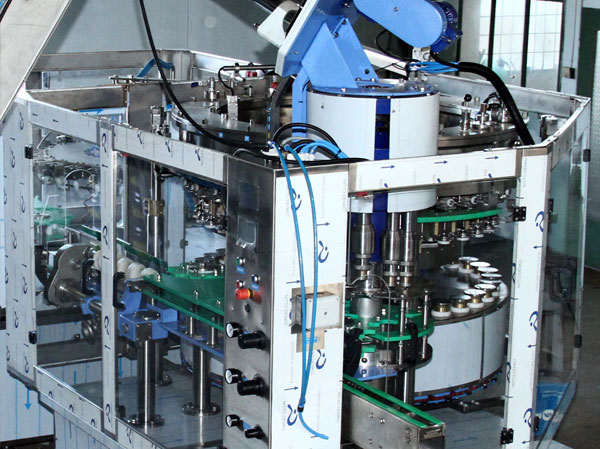 production, réparation, entretien de machines et équipements pour l'embouteillage de boissons et liquides Pologne
