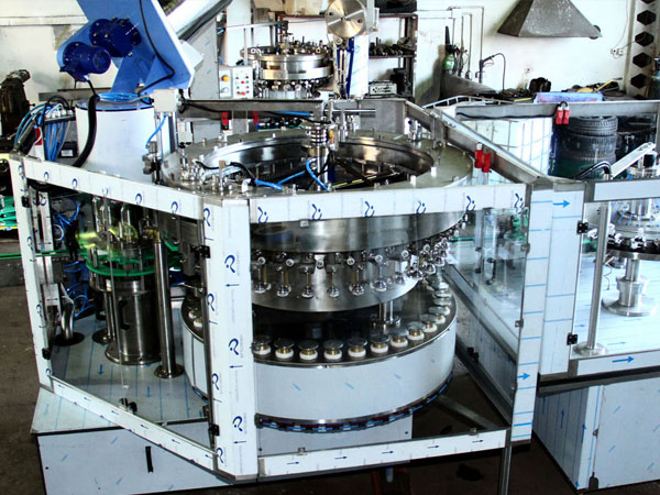 production, réparation, entretien de machines et équipements pour l'embouteillage de boissons et liquides Pologne