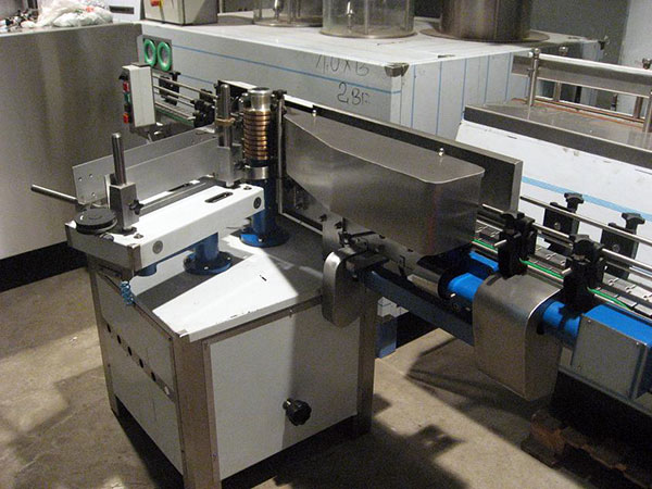production, réparation, entretien de machines et équipements pour l'embouteillage de boissons et liquides Pologne