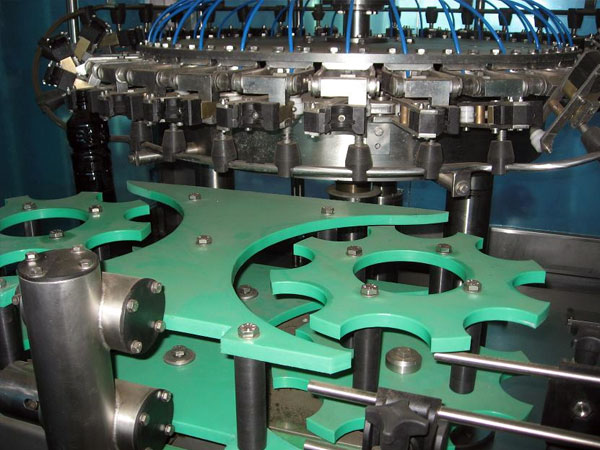 production, réparation, entretien de machines et équipements pour l'embouteillage de boissons et liquides Pologne